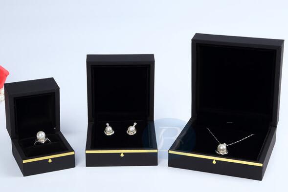 How to choose the best jewellery box manufacturers?