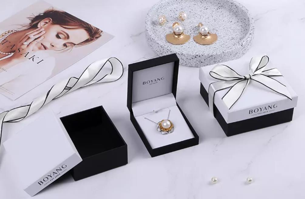 What are the types of custom jewelry packaging?
