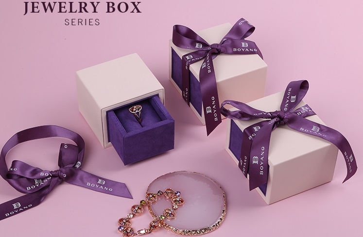 What should be paid attention to in custom jewelry packaging design?
