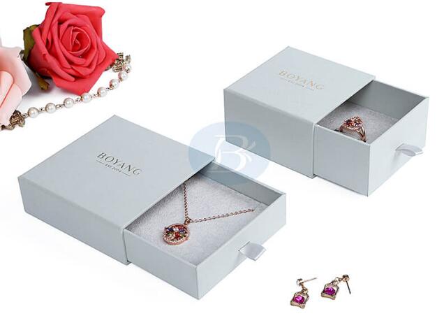 How does custom jewelry packaging stand out?