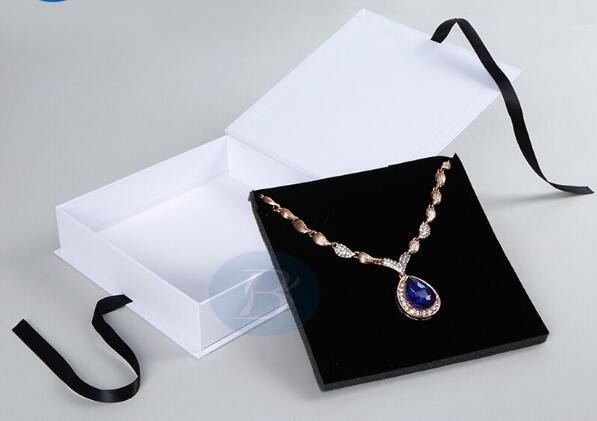 how to use lighting to make unique jewelry packaging more attractive?