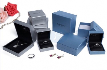 What are the commonly used materials of jewelry packaging boxes?