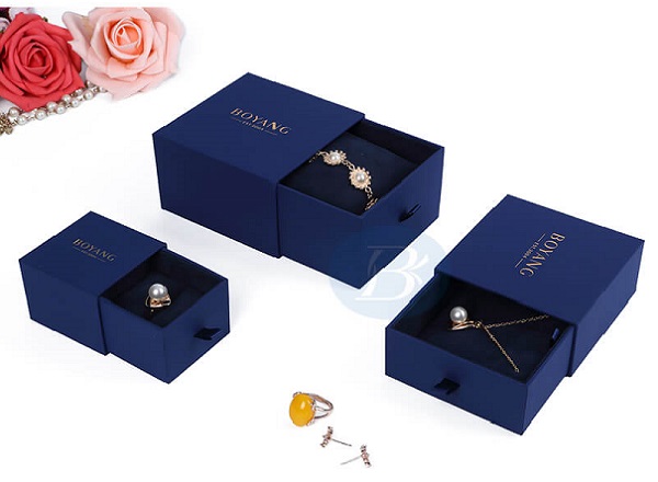 Minimalist Design Advantages of Custom Jewelry Packaging Boxes