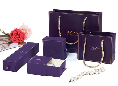 How does a jewelry packaging box that is too big affect the brand?