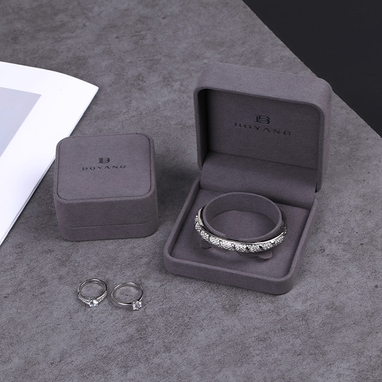 Custom your own logo  jewelry packaging bracelet plastic box