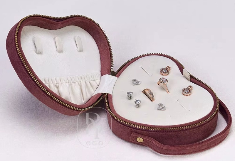 custom heart-shaped jewelry boxes