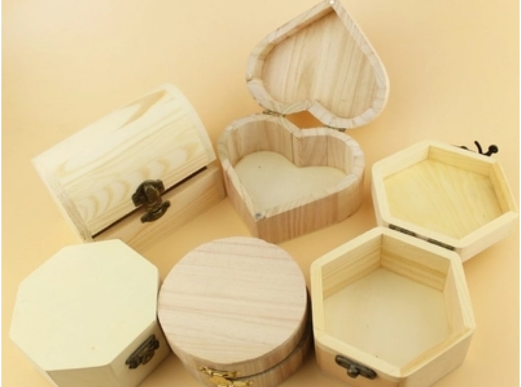 Customized jewelry boxes: perfect containers from private collections to heirlooms