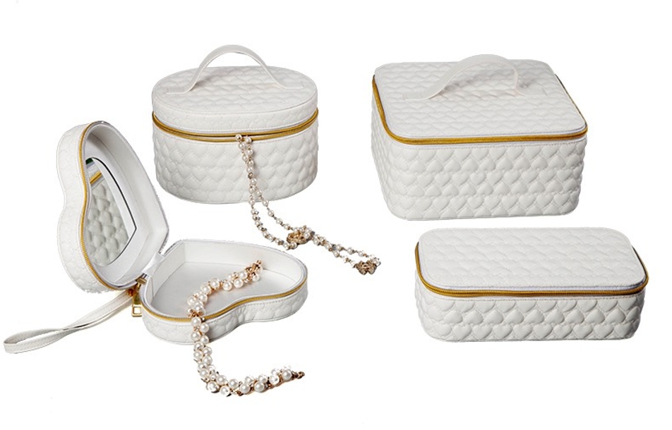How to choose between a luxury leather jewelry box and a paper jewelry box?