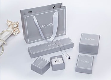 Classic jewelry packaging style