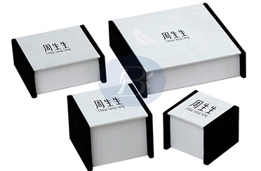 Perfect gifts for your husband: Men’s jewellery boxes