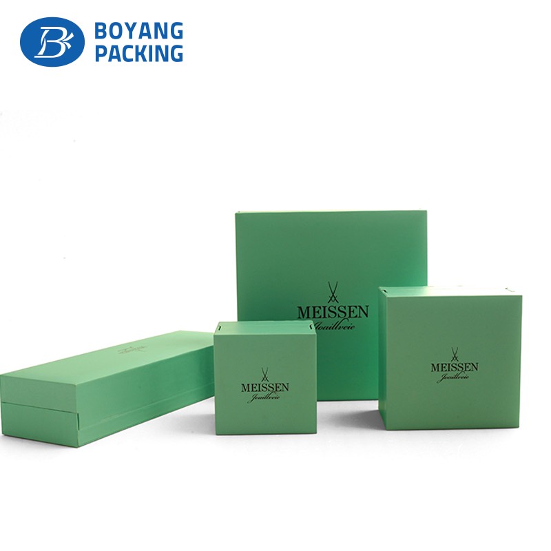 The plastic jewellery box is suitable for all kinds of jewelry