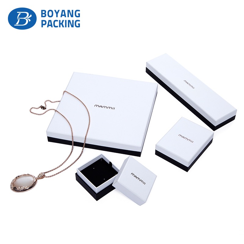 Simple white paper necklace packaging