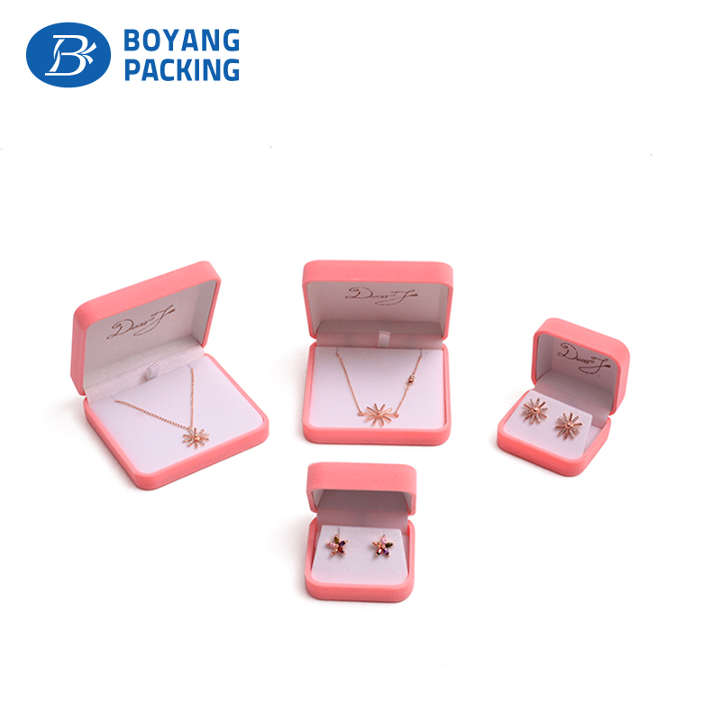 Beautiful and romantic pink flocking jewelry boxes