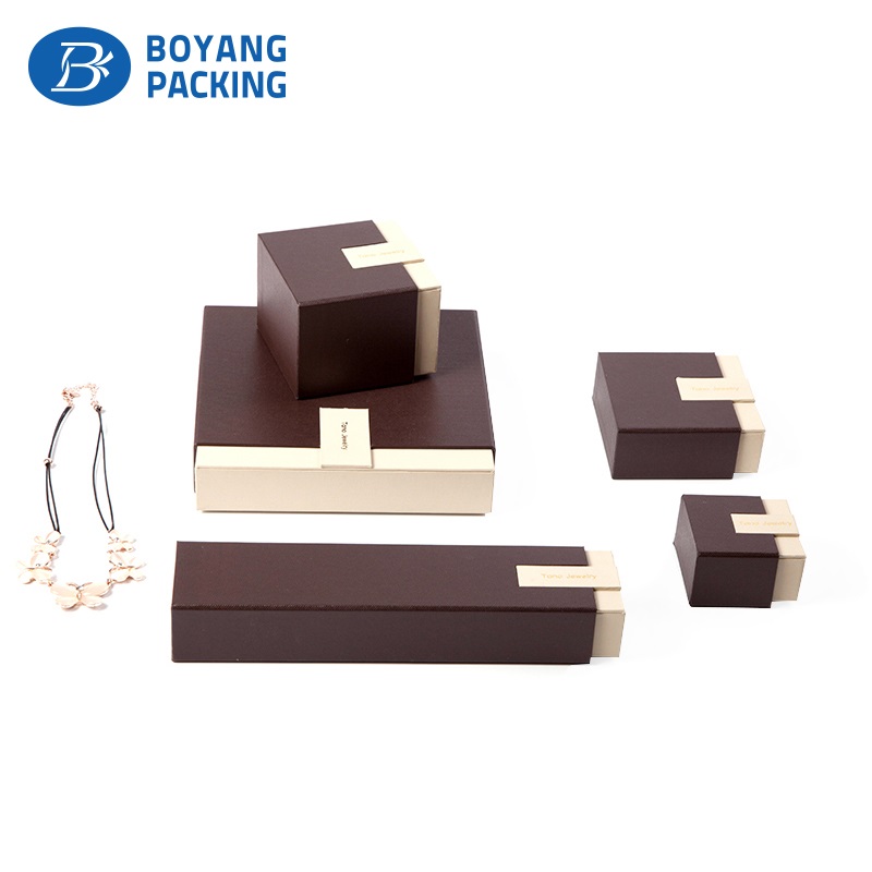 The difference between the special paper jewelry packaging boxes and the ordinary paper jewelry packaging boxes