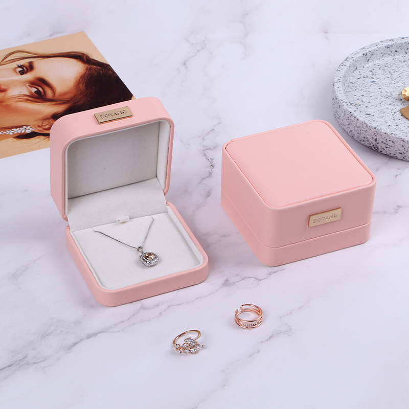 customize jewelry packaging