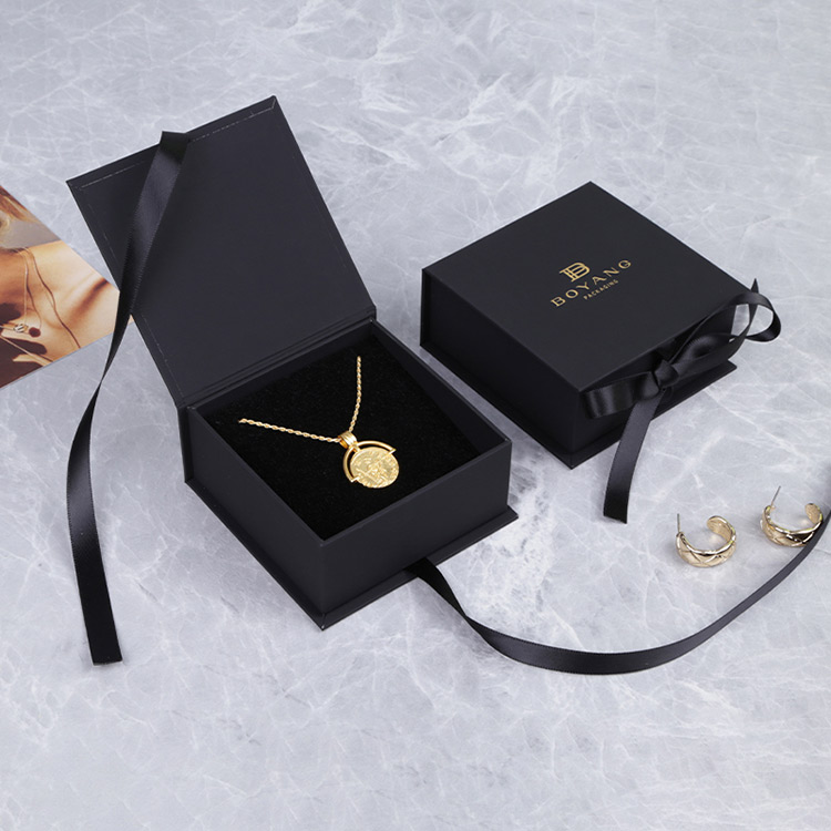 Great manufacturers professional custom logo black gift pendant box packaging with ribbon