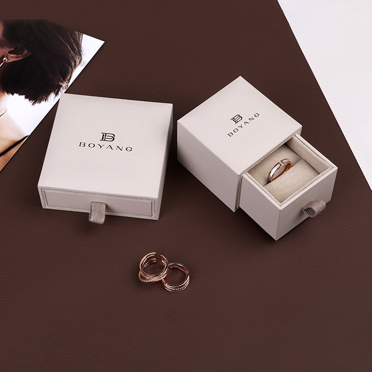 custom gift pendant box packaging