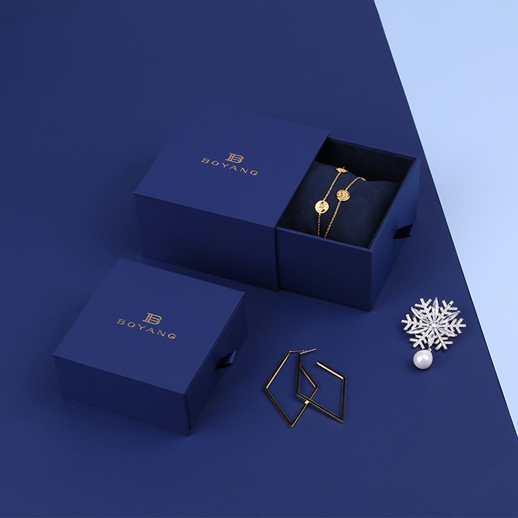 Hot Selling elegant sliding drawer blue chain bracelet gift box 