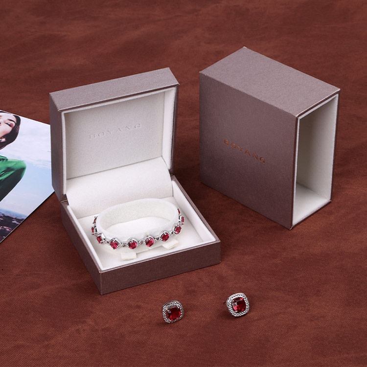 Low moq luxury plastic packaging prayer custom bracelet gift box