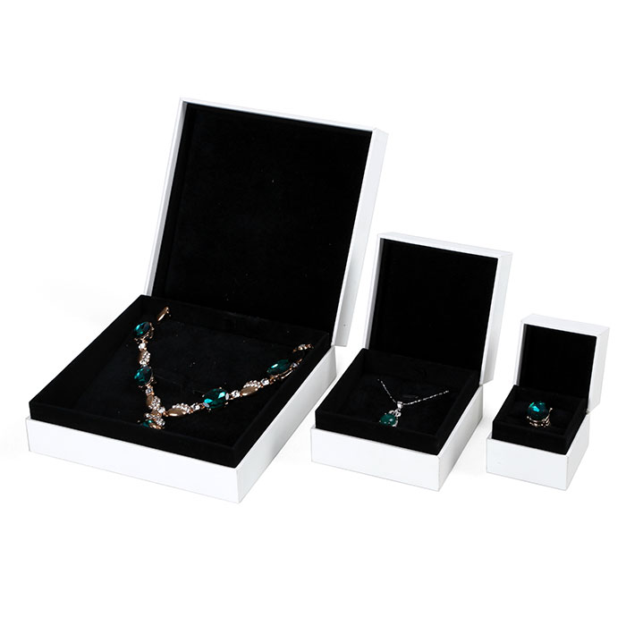 High quality customized jewelry displays and boxes