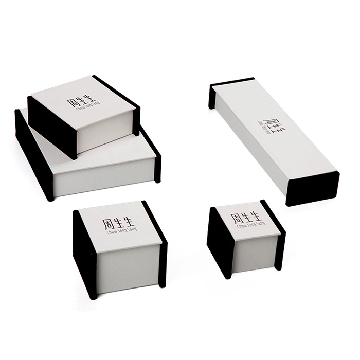 Black and white custom paper jewelry gift box