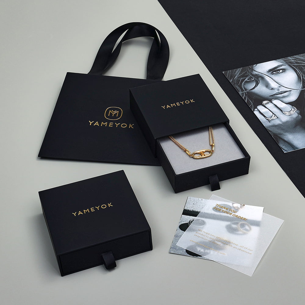 Excellent work luxury custom logo pendant gift box packaging